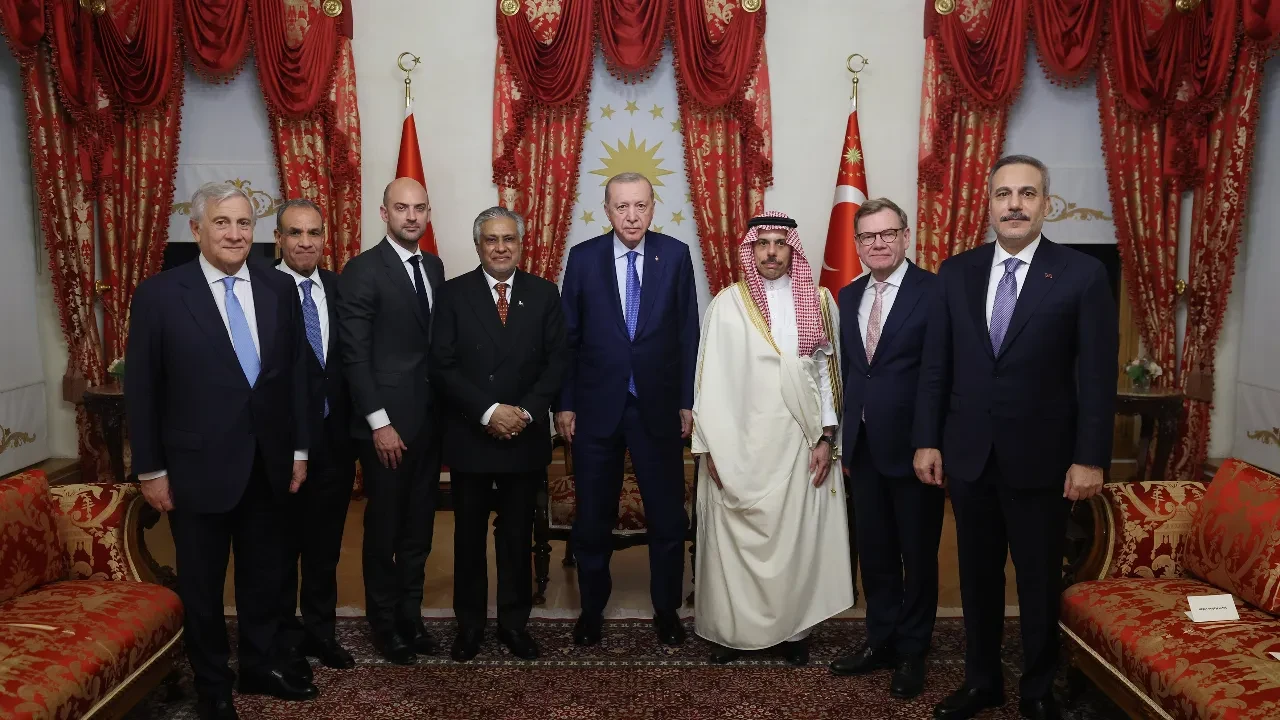 İstanbul'da R4+E3 buluşması: Cumhurbaşkanı Erdoğan 7 bakanı kabul etti