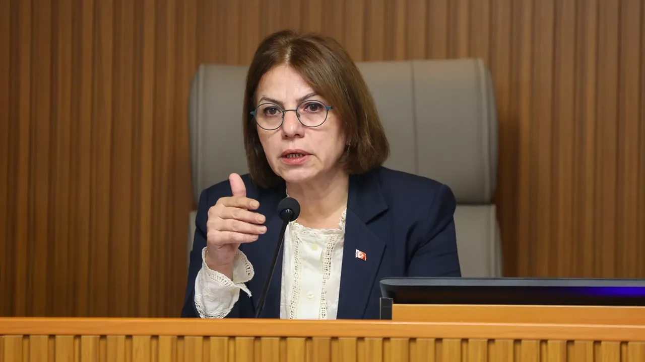 Maltepe Belediye Başkanı Esin Köymen CHP'den istifa ederek Yeni Parti'ye katıldı 