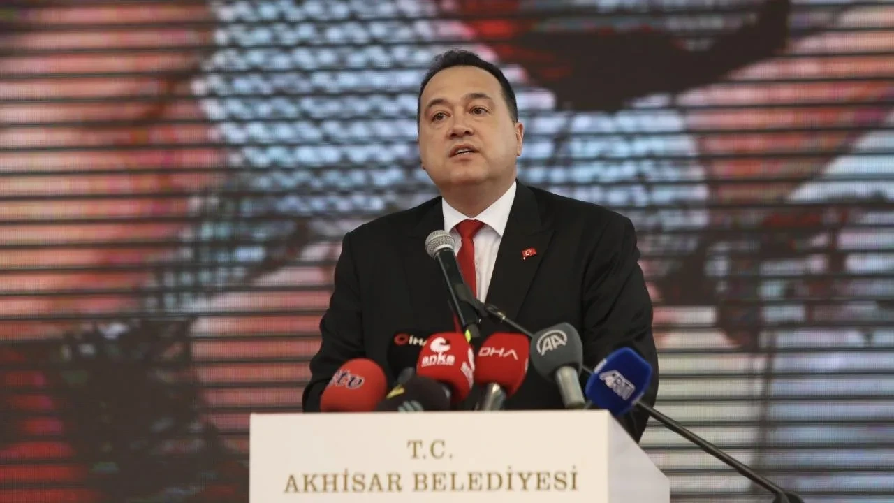 Manisa AK Parti'ye mi geçiyor? Besim Dutlulu iddialara bu sözlerle cevap verdi