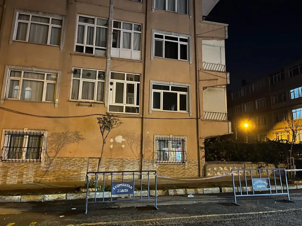 Önce Mersin ardından İstanbul: Kolonlardan gelen sesler yüzünden 5 katlı bina boşaltıldı