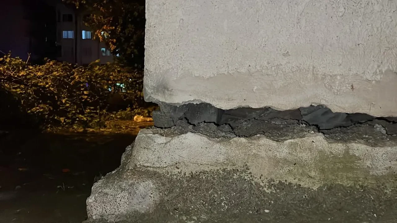 Önce Mersin ardından İstanbul: Kolonlardan gelen sesler yüzünden 5 katlı bina boşaltıldı