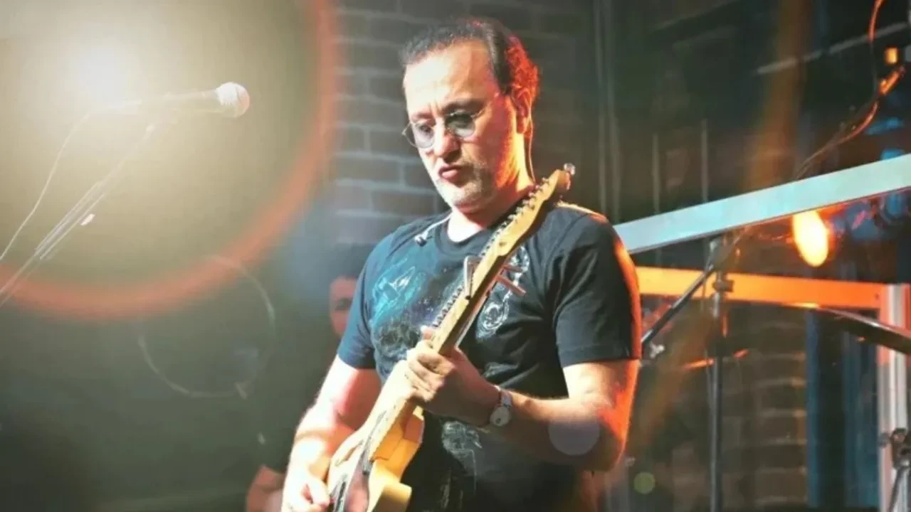 Şarkıcı Nev evli mi? Şarkıcı Nev eşi kim? Şarkıcı Nev çocukları var mı?