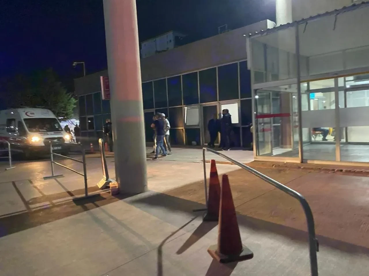 Ayvalık'ta özel tekne battı: 8 kişi kurtarıldı, 1 kişi aranıyor