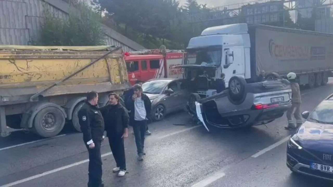 Bağcılar'da zincirleme kaza: Yaralılar var
