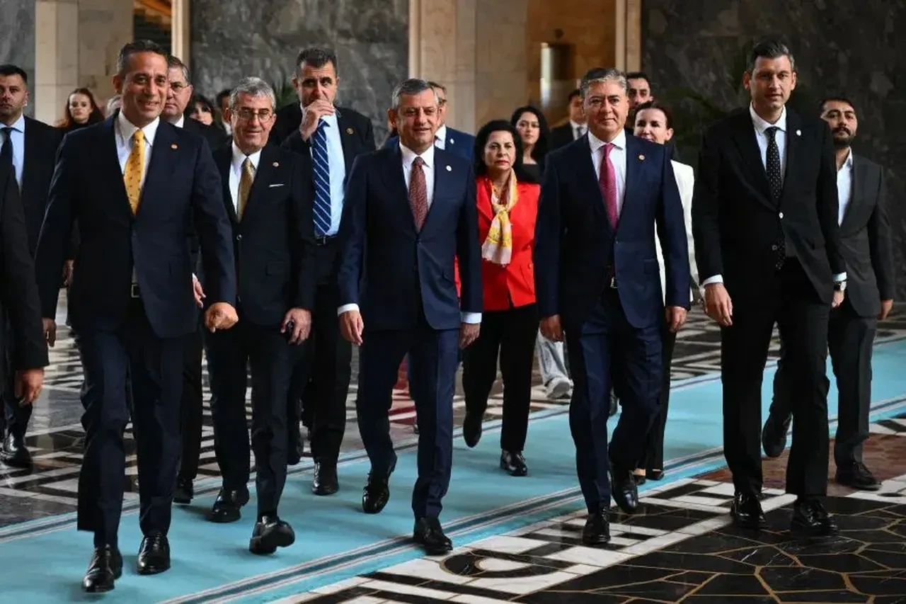 CHP ile Yeni Parti arasında aidat krizi: 7 gün içinde ödenmezse icra takibi başlatılacak
