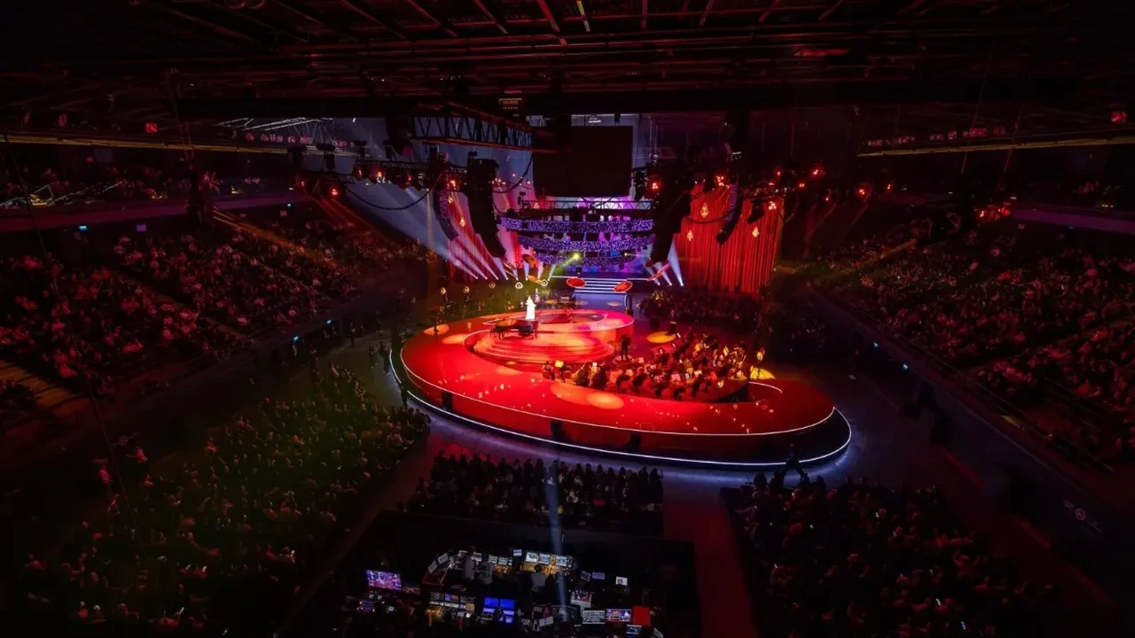 Ebru Yaşar Türkiye'de konser tarihini yeniden yazdı! Böyle bir sahne görülmedi