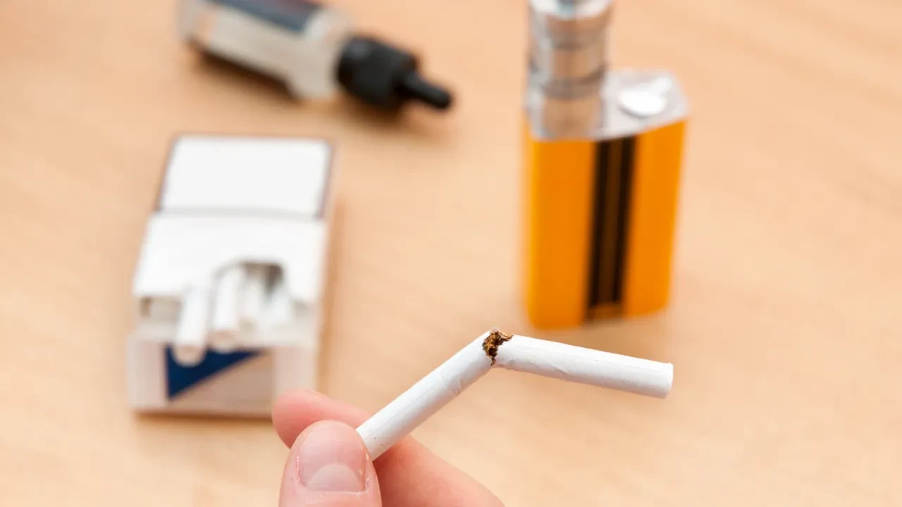 Elektronik sigara sandığınız kadar masum değil! Likitlerdeki bu maddeler sağlığı tehdit ediyor