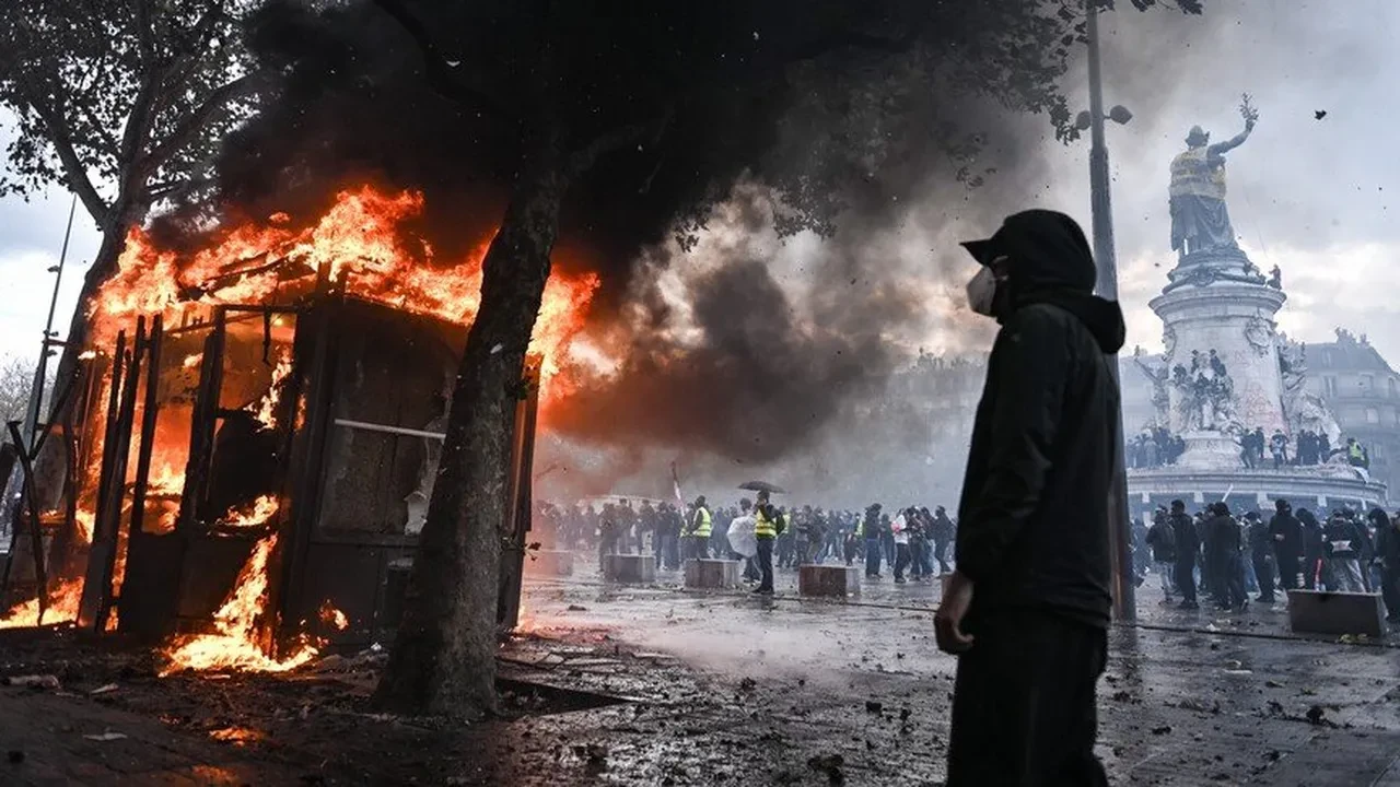 Fransa’da öğrenci hareketleri kontrolden çıktı! Uzman isimden dikkat çeken açıklama: Kolayca sönümlenmeyecek