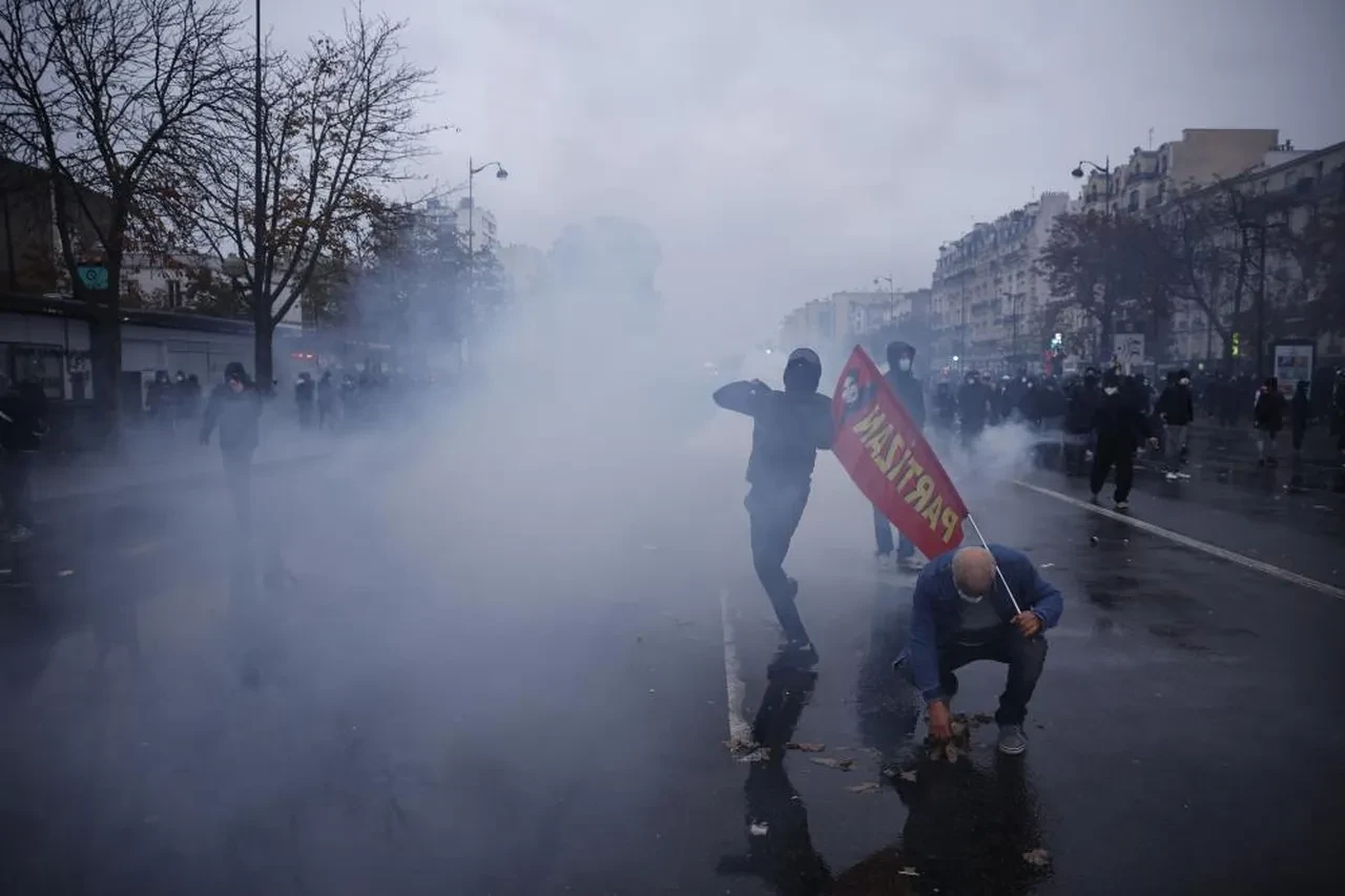 Fransa'da protestolar çığ gibi! Bin kişi gözaltına alındı, Sarı Yelekliler 31 Ekim için çağrı yaptı