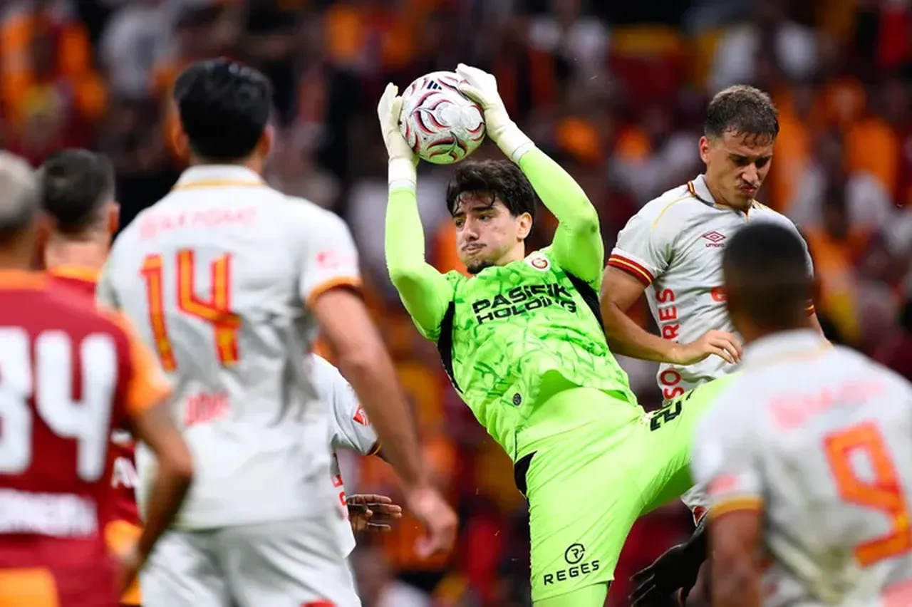 Galatasaray’ın genç yıldızına Fransız kancası! Lille yeni sözleşmeye yanaşmayan oyuncuya talip oldu