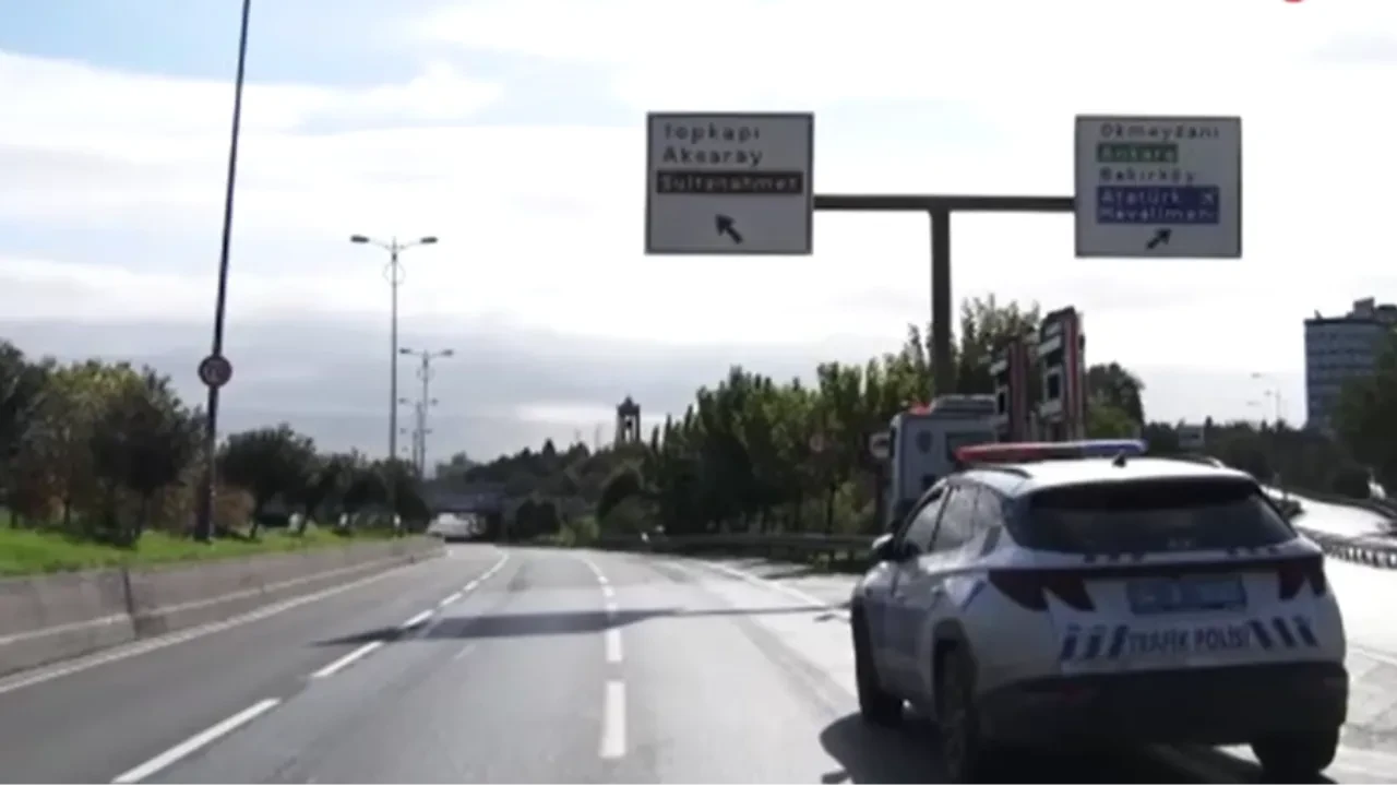 İstanbul'da 29 Ekim hazırlığı: Trafiğe alternatif yollar açıldı