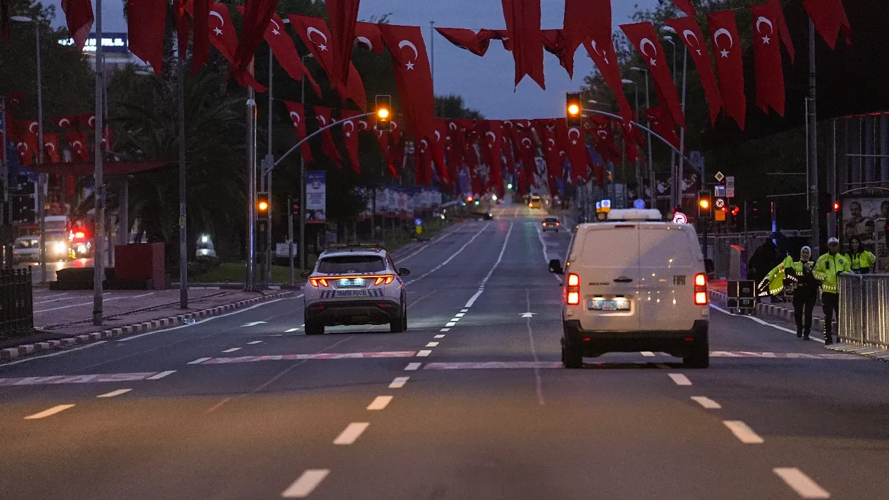 İstanbul'da bazı cadde ve yollar trafiğe kapatıldı