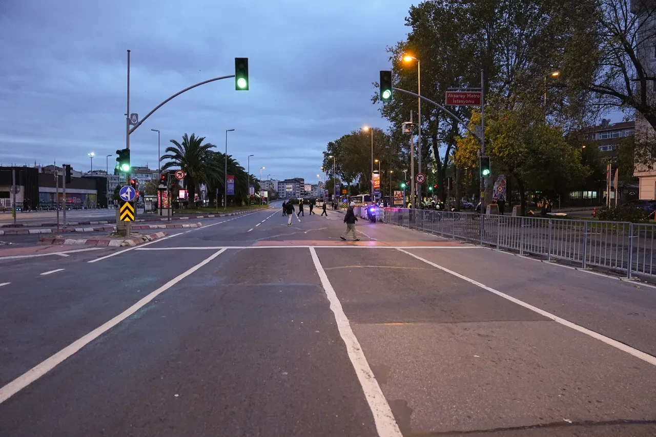 İstanbul'da bazı cadde ve yollar trafiğe kapatıldı