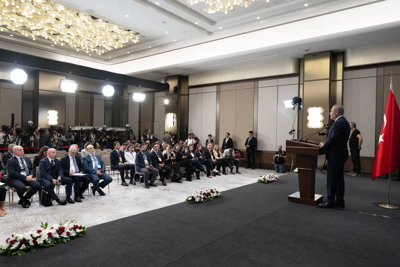 İstanbul’da tarihi zirve! 7 ülke aynı masada: Türkiye’nin planı ne?