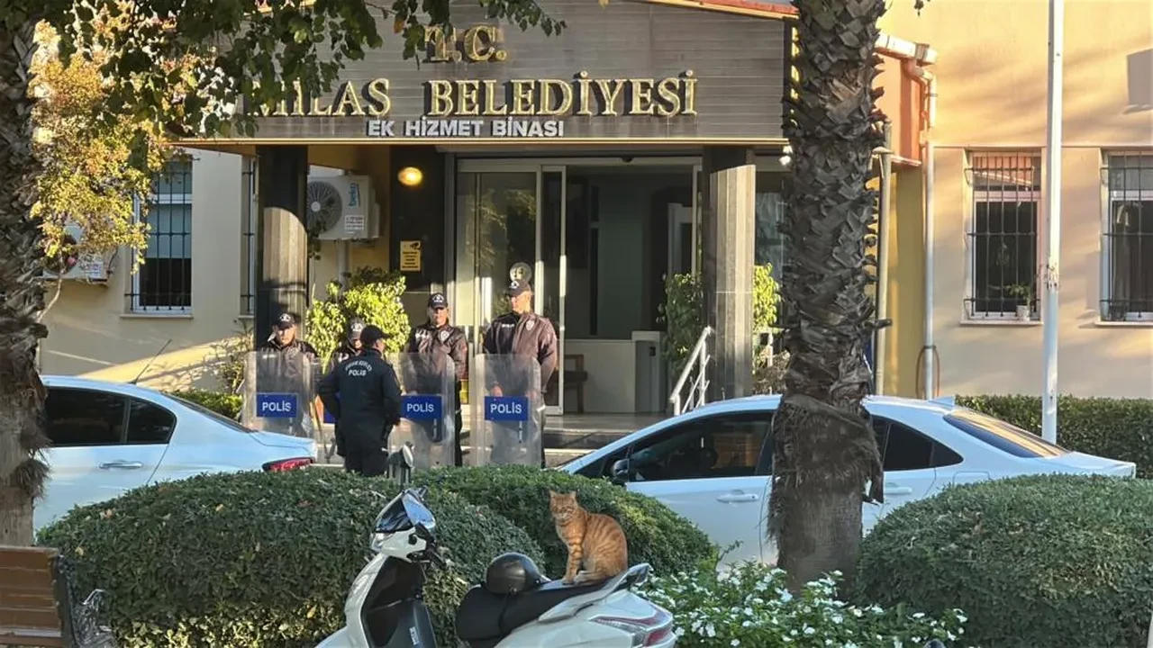 Milas Belediyesine yolsuzluk operasyonu: Başkan dahil 18 şüpheli tutuklandı
