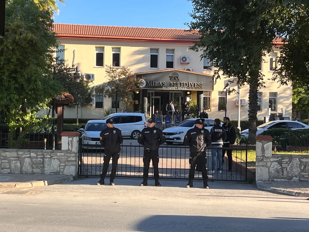 Milas Belediyesine yolsuzluk operasyonu: Başkan dahil 18 şüpheli tutuklandı