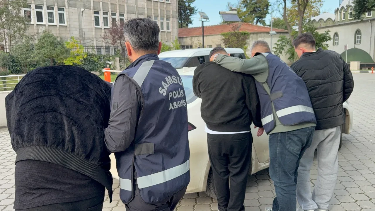 Sosyal medyada tanıştı, hayatı kabusa döndü: Çıplak fotoğraflarını çekip 300 bin lira gasp ettiler