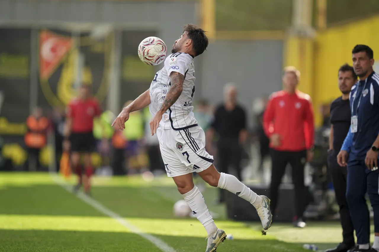 Süper Lig'de Kasımpaşa tek golle üç puanı kaptı! Eyüpspor dipte kaldı