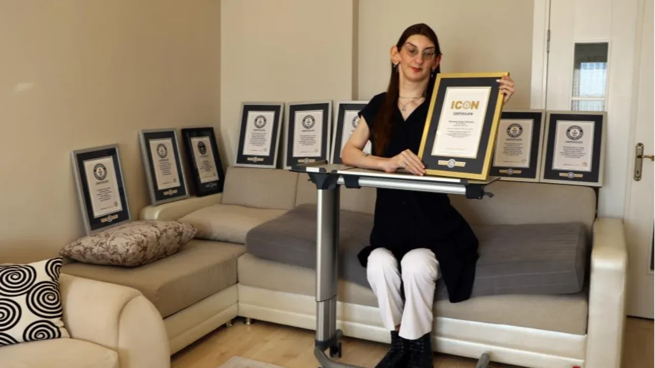 12 yılda 8 kez Guinness Rekorlar Kitabı'na girdi: Dünyanın en uzun kadını Rumeysa Gelgi tıp literatürüne ışık tutuyor