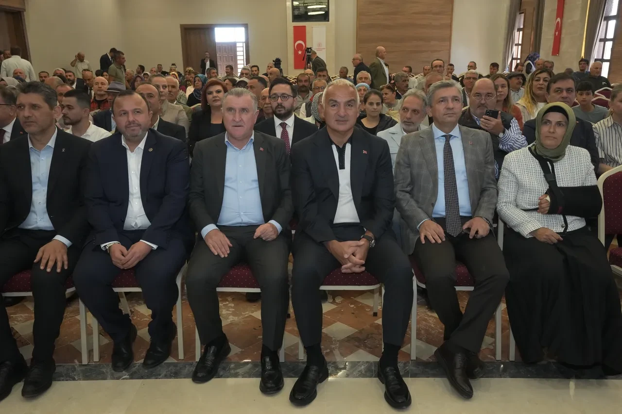 Bakan Ersoy, baba ocağında iki yeni eserin açılışını yaptı
