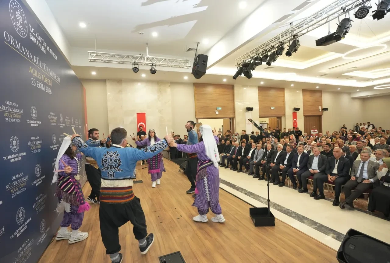 Bakan Ersoy, baba ocağında iki yeni eserin açılışını yaptı