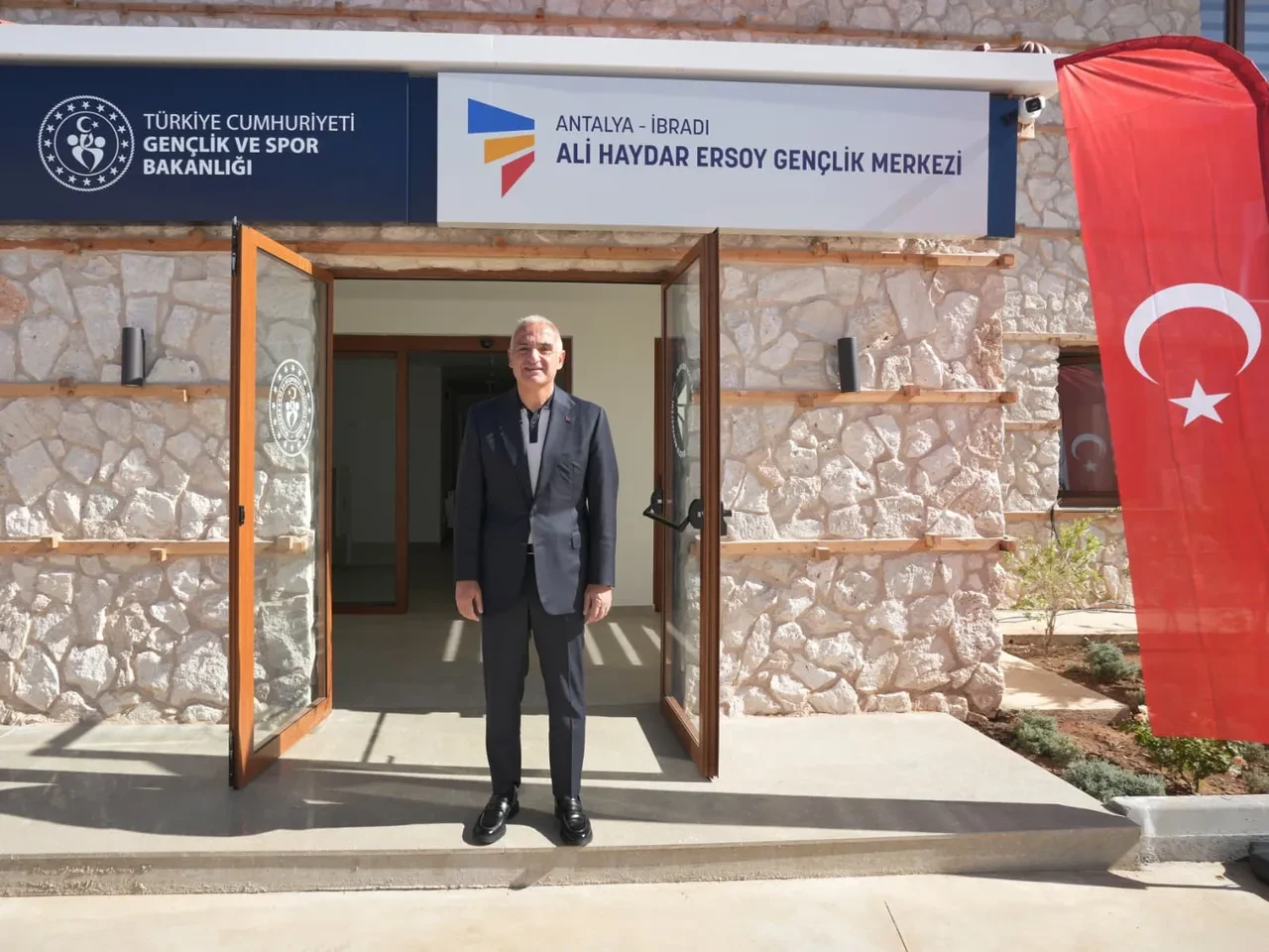Bakan Ersoy, baba ocağında iki yeni eserin açılışını yaptı