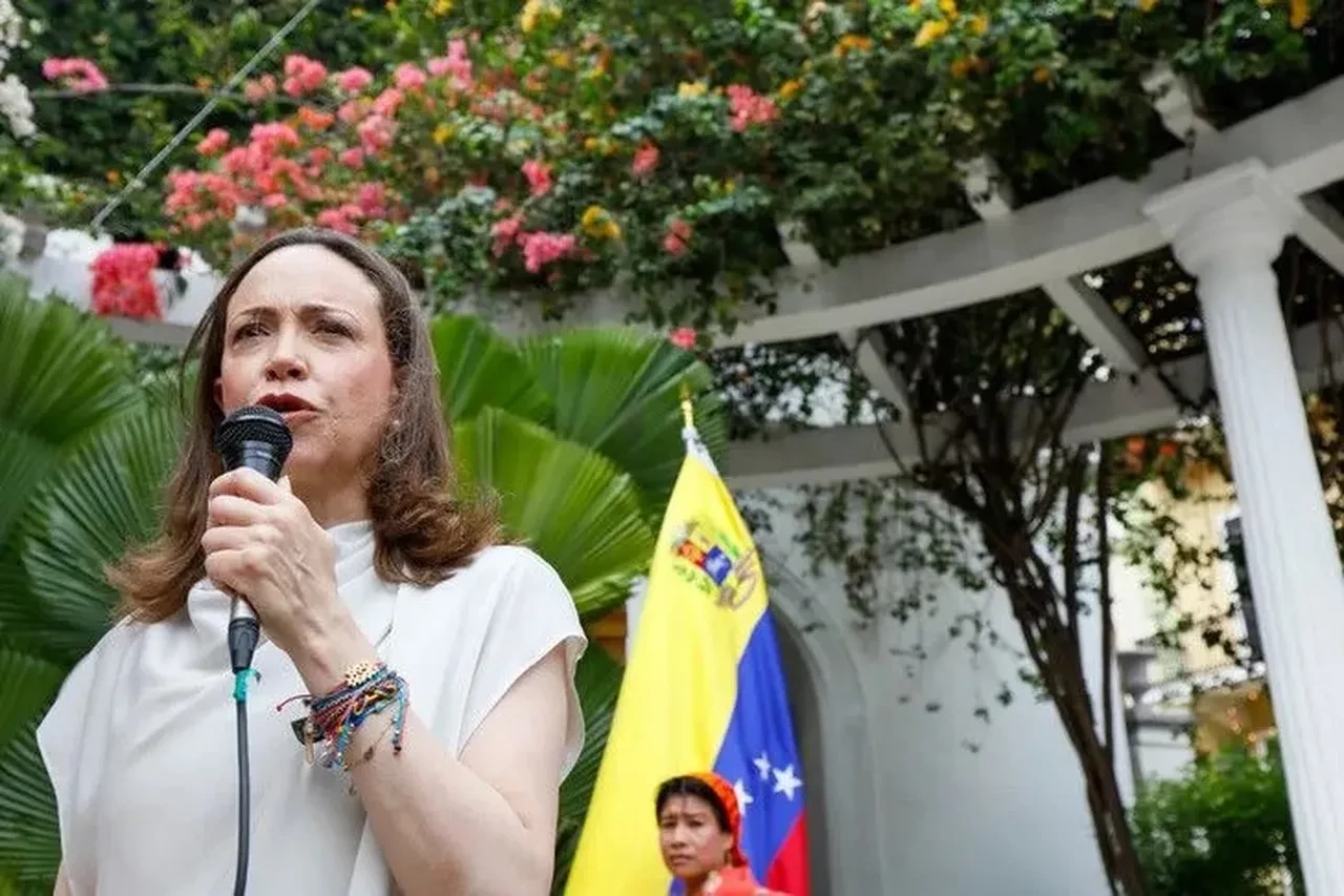 Maduro karşıtı muhalif lider Machado Venezuela'ya döndü