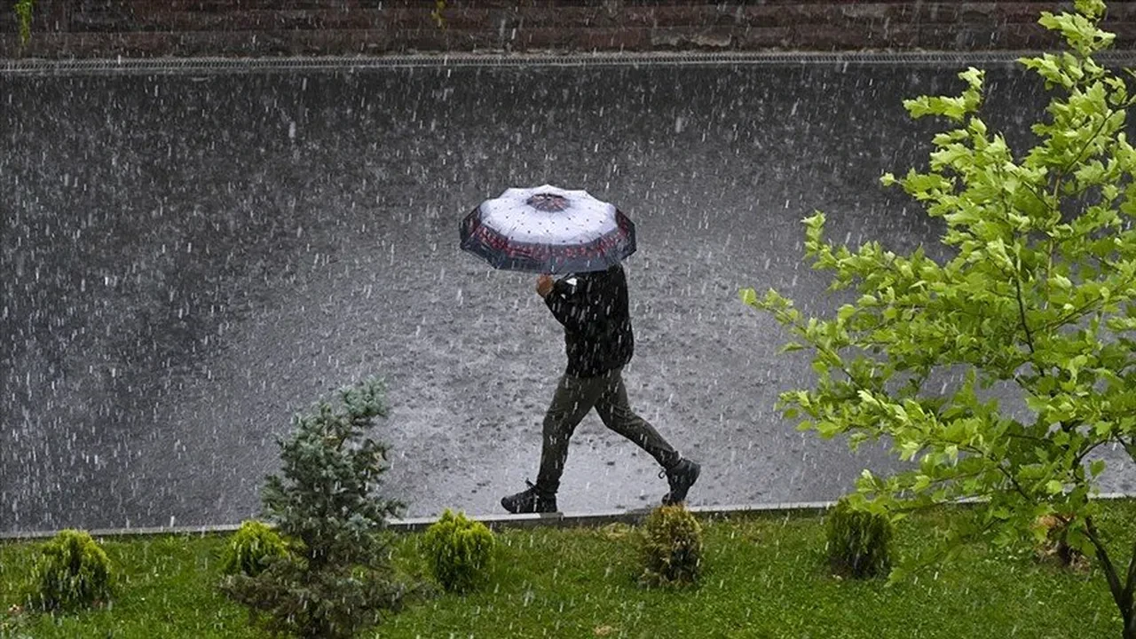 Meteoroloji’nin ardından İçişleri Bakanlığı da uyardı! Çok kuvvetli sağanak yağış kapıda: Hortum riskine dikkat