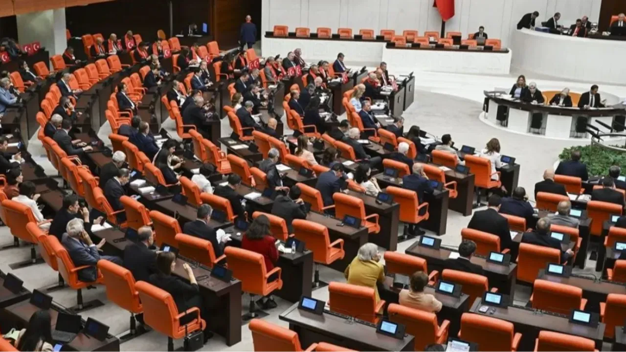 TBMM'den sıra dışı talep: Ankara Tekirdağ'a bağlansın, 60 yaş üzerine yeşil pasaport gelsin