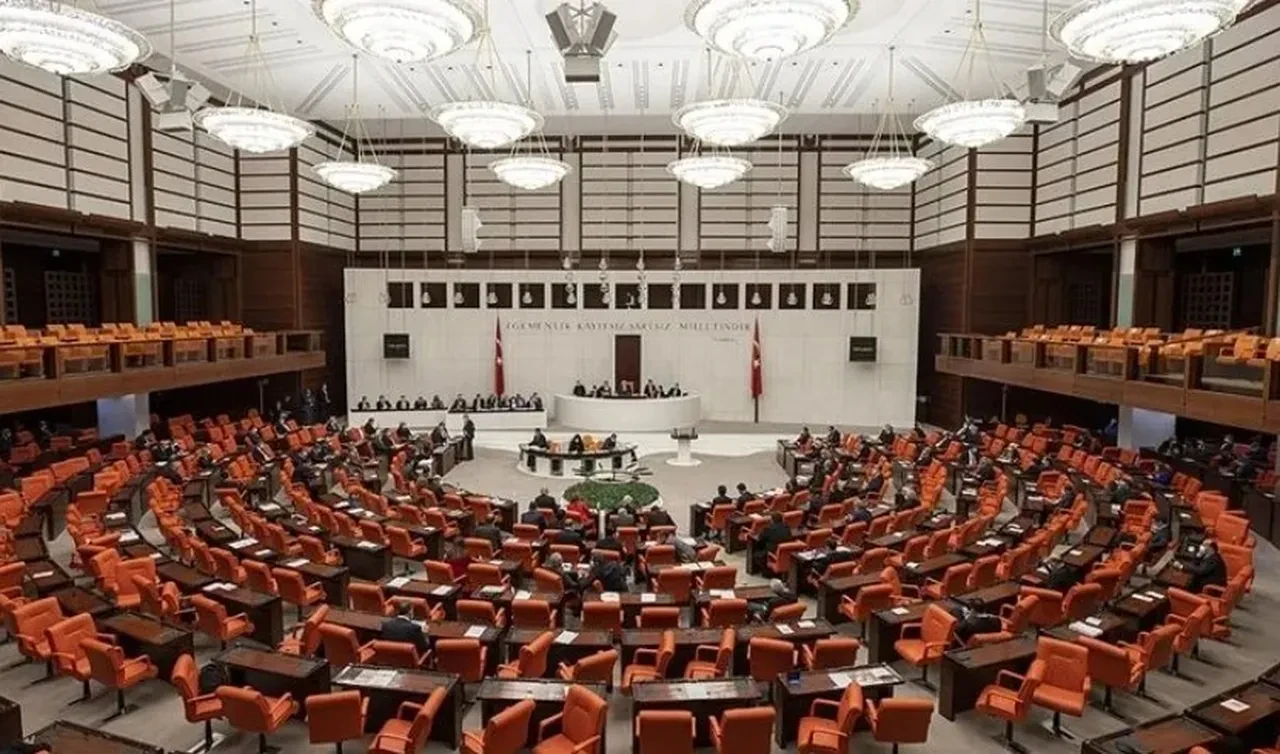 TBMM'ye sıra dışı talepler yağdı: "Ankara Tekirdağ'a bağlansın, 60 yaş üzerine yeşil pasaport gelsin