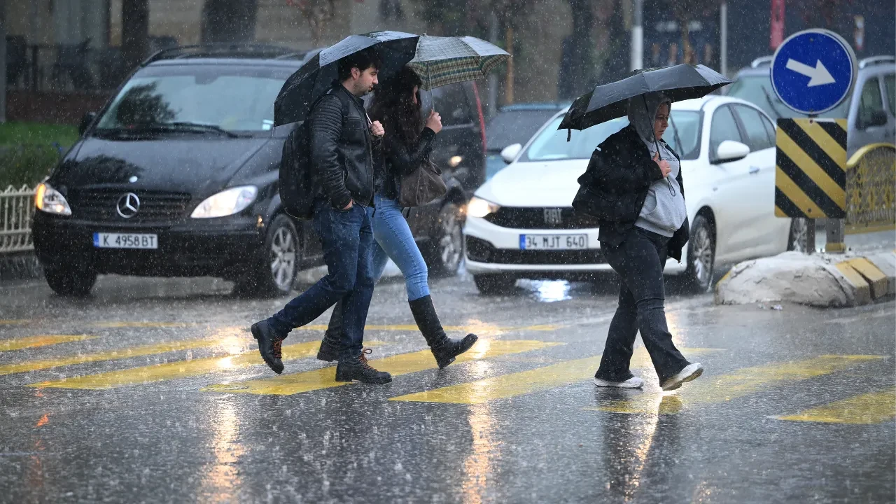 26 Ekim 2026 hava durumu | Meteoroloji turuncu ve sarı kodla uyardı: Sel ve su baskınlarına dikkat!