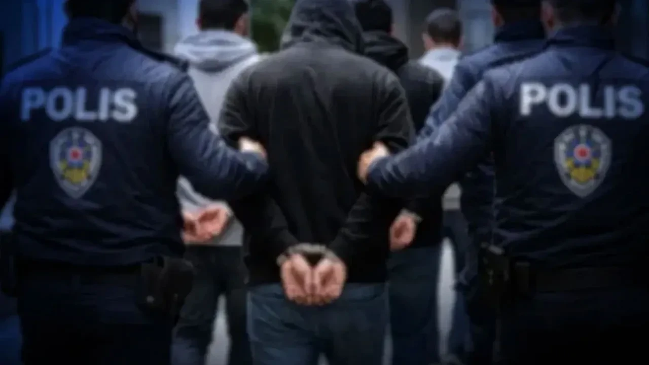 Ankara merkezli 7 ilde sosyal medya ve internet operasyonu: Fuhşa teşvik ve müstehcenlik suçundan 33 tutuklama