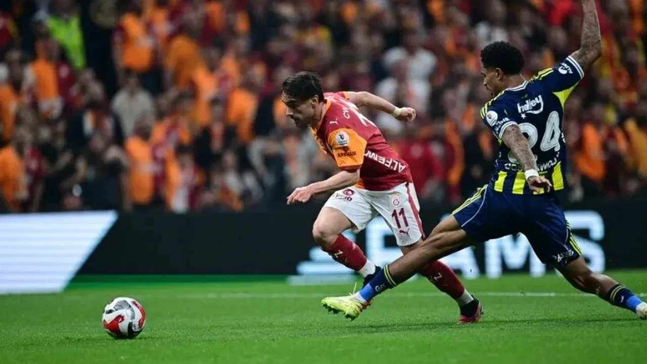 Derbiyi hangi kanal veriyor, spikeri kim? GS FB maçını anlatacak spiker açıklandı