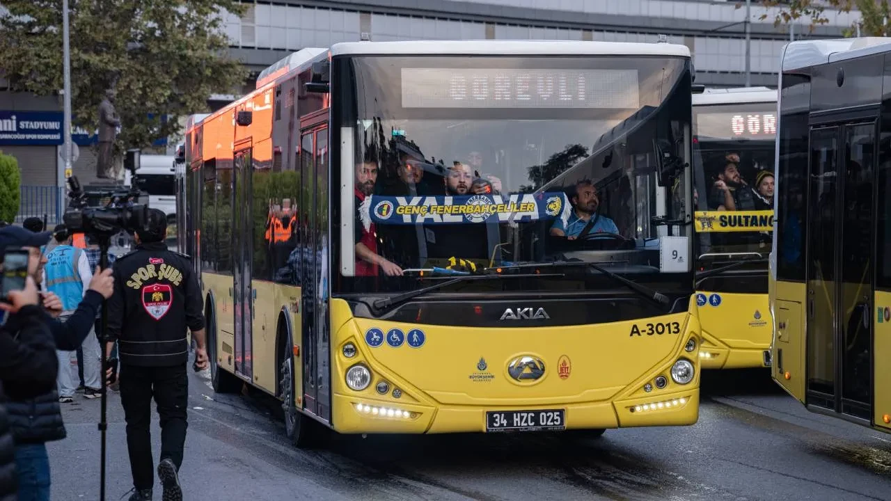 Fenerbahçe taraftarı, derbi için yola çıktı! Sarı-lacivertliler, RAMS Park'a hareket etti