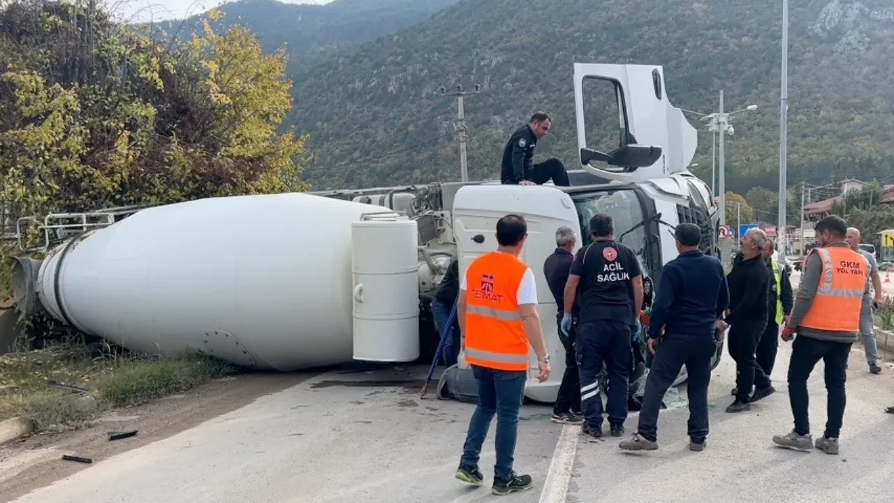 Freni boşalan beton mikseri dehşet saçtı