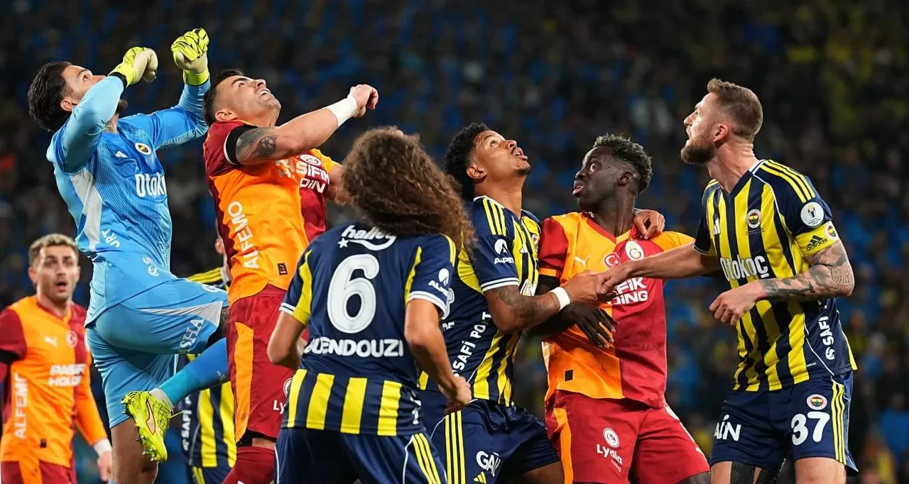 Galatasaray Fenerbahçe CANLI maç nereden izlenir? Şifresiz yabancı kanallar belli oldu