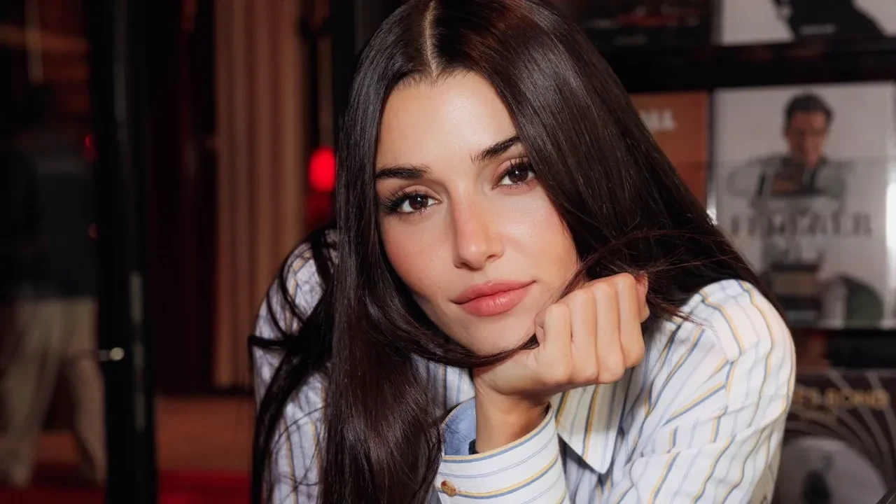 Hande Erçel'in anne acısı! Gençlik fotoğrafını paylaştı