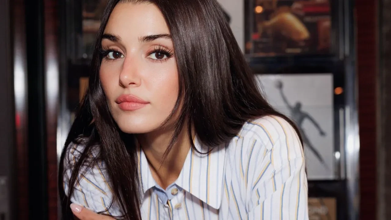 Hande Erçel'in anne acısı! Gençlik fotoğrafını paylaştı