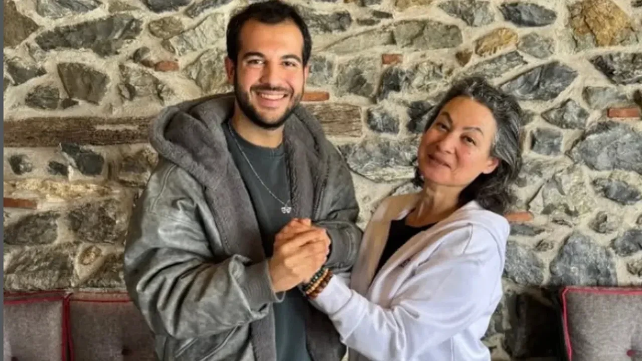 Hayat Bilgisi’nin Ürperi’si Ceren Soylu yıllar sonra ortaya çıktı! Doğal saçları ve sade tarzıyla dikkat çekti