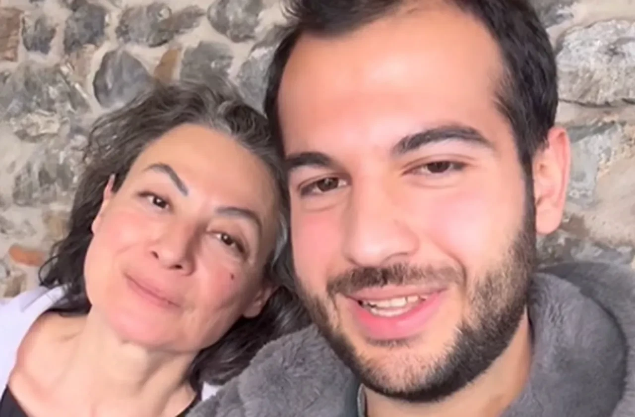 Hayat Bilgisi’nin Ürperi’si Ceren Soylu yıllar sonra ortaya çıktı! Doğal saçları ve sade tarzıyla dikkat çekti