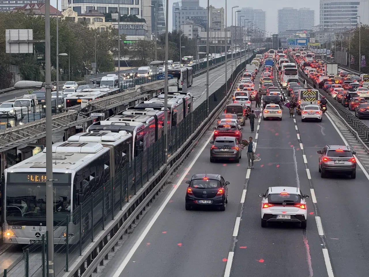 İstanbul'da çifte maç yoğunluğu: Bazı noktalarda trafik durma noktasında