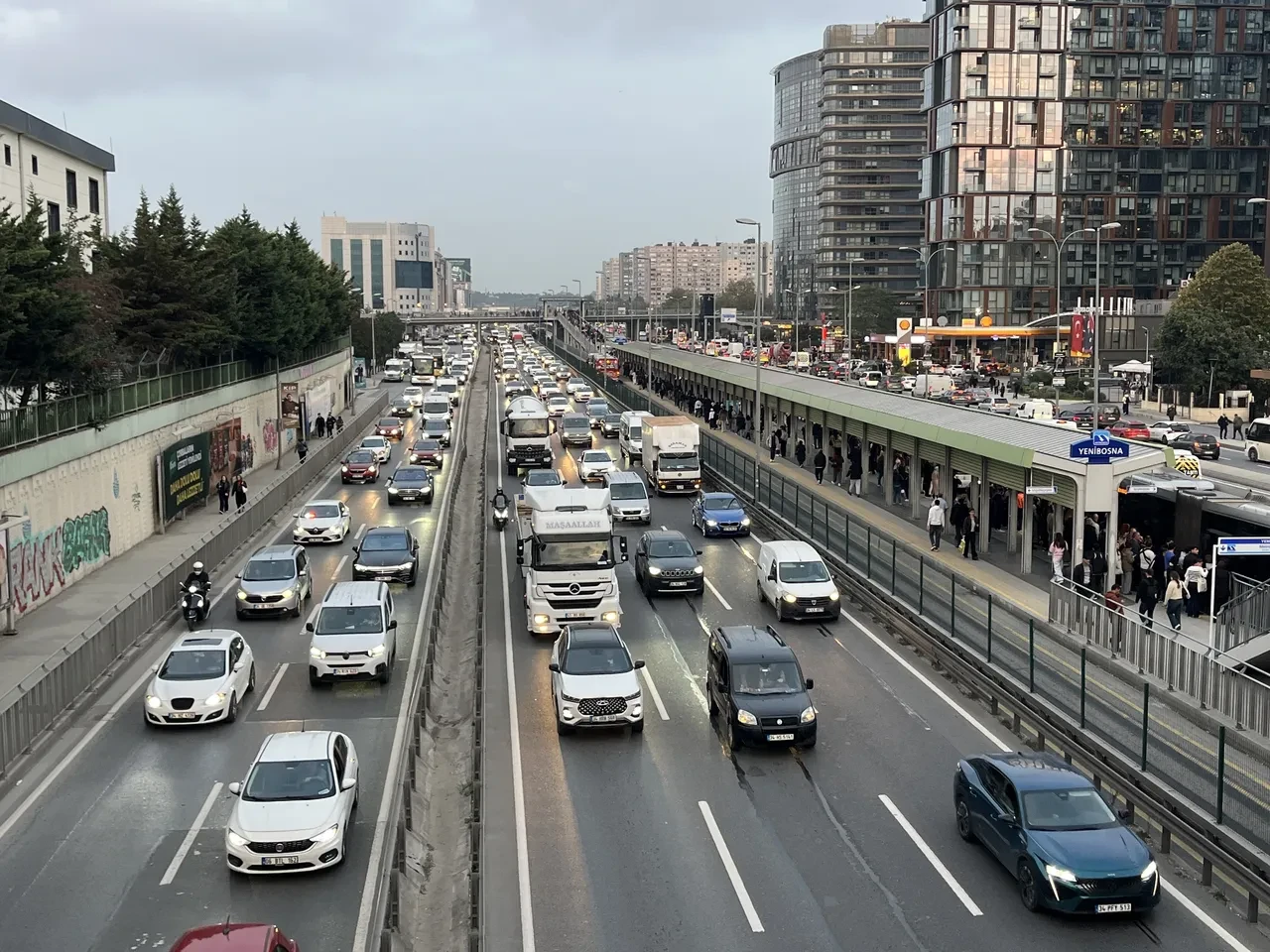 İstanbul'da çifte maç yoğunluğu: Bazı noktalarda trafik durma noktasında