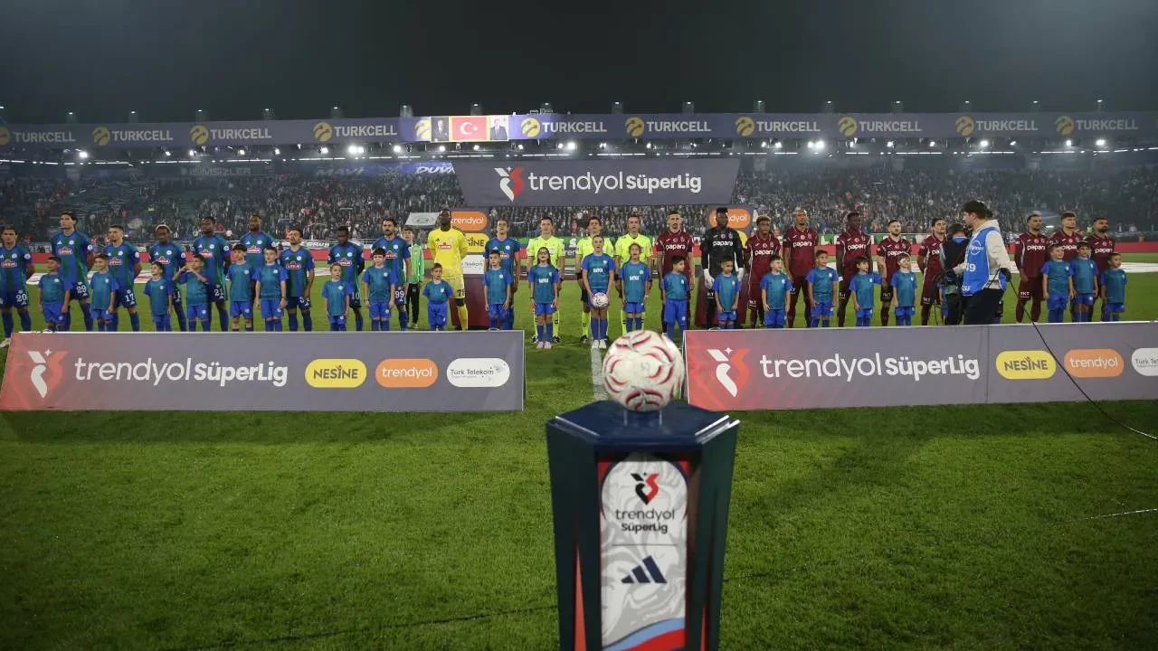 Trabzonspor 7 gollü maçta kazandı! Bordo-mavililer, Çaykur Rizespor'u 4-3 yendi