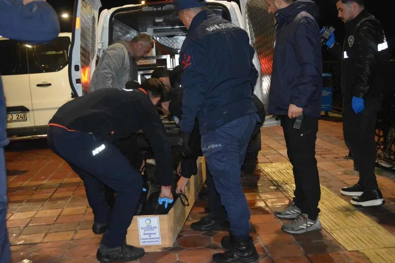 18 yaşındaki genç, kız arkadaşıyla konuştuktan sonra denize atlayıp intihar etti