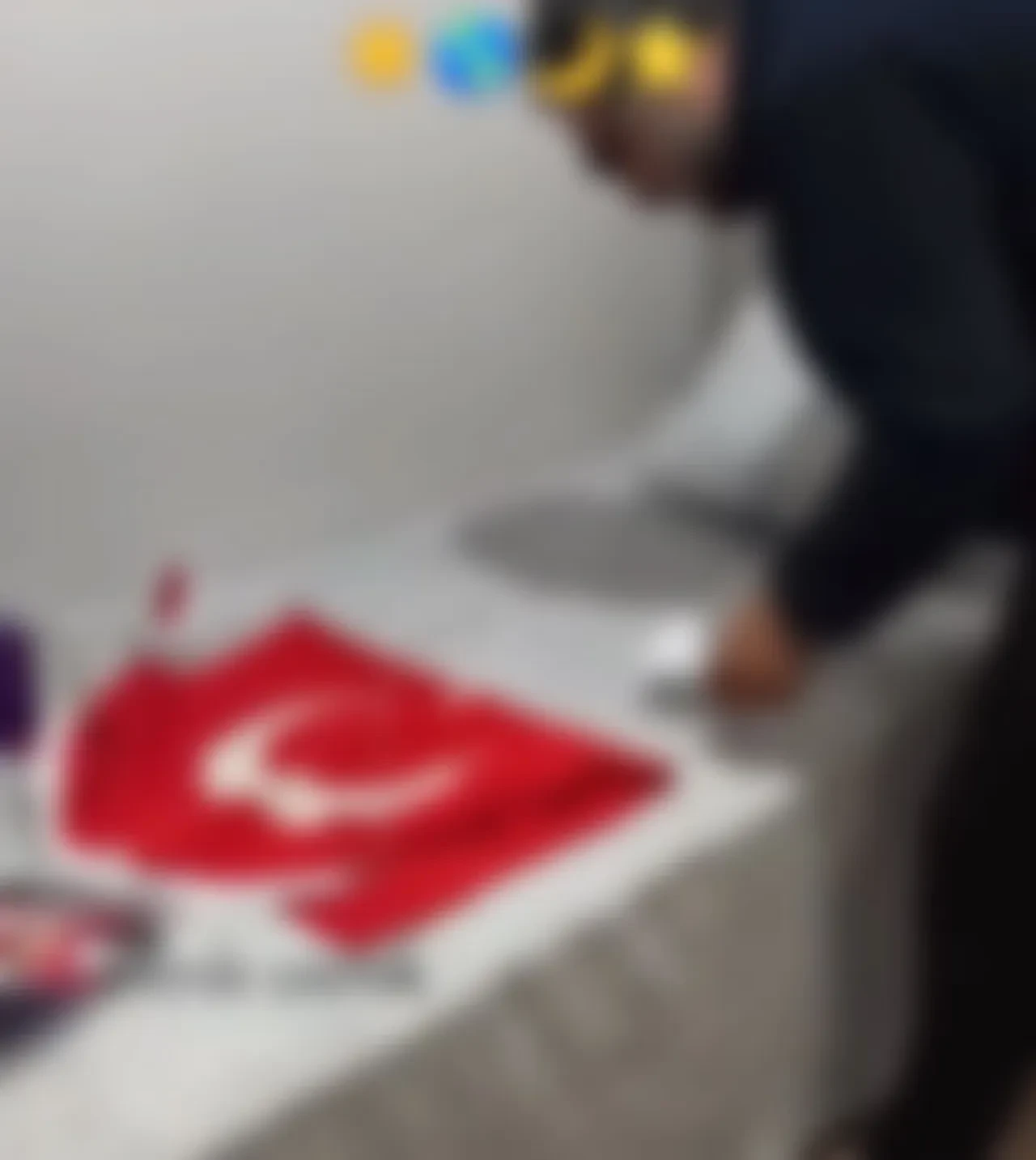 Atatürk ve Türk bayrağına hareket etti! Skandal görüntülerin ardından o öğretmen gözaltına alındı
