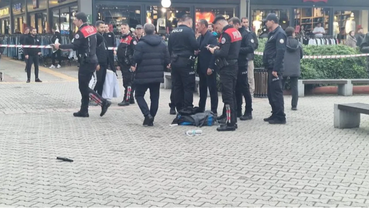 AVM’de silah paniği: Vatandaşlar intihar ettiğini sandı