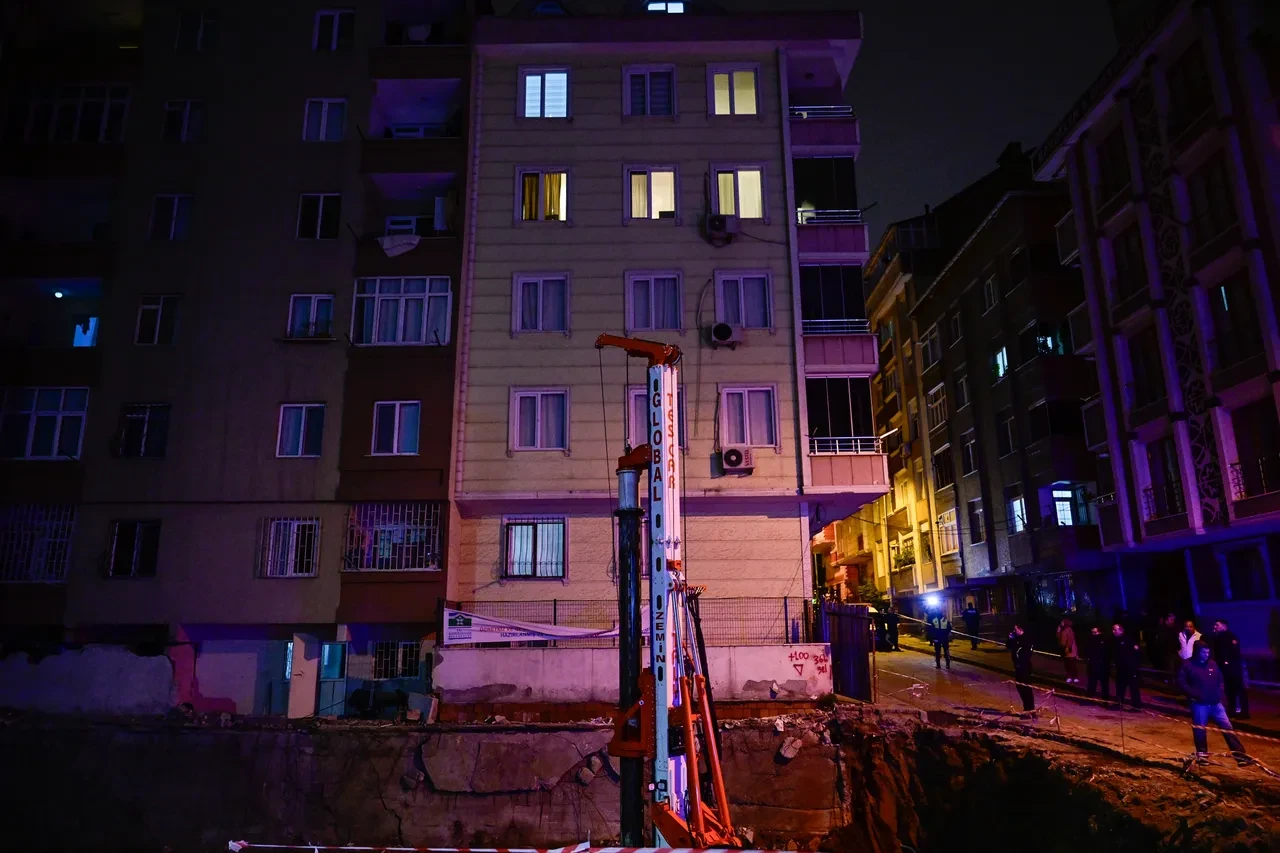 Bahçelievler'de korku dolu gece! 2 bina çökme riskiyle tahliye edildi