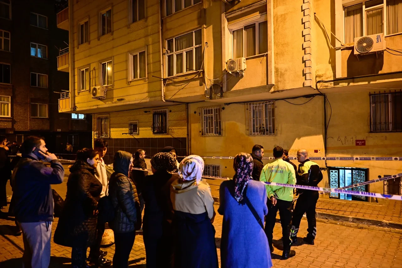 Bahçelievler'de korku dolu gece! 2 bina çökme riskiyle tahliye edildi