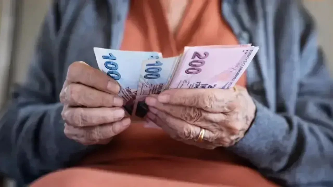 Emekli ve memura refah payı formülü! AK Parti Kaynakları: 65 yaş üstüne zam yapılabilir