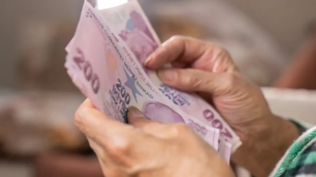 Emekli ve memura refah payı formülü! AK Parti Kaynakları: 65 yaş üstüne zam yapılabilir
